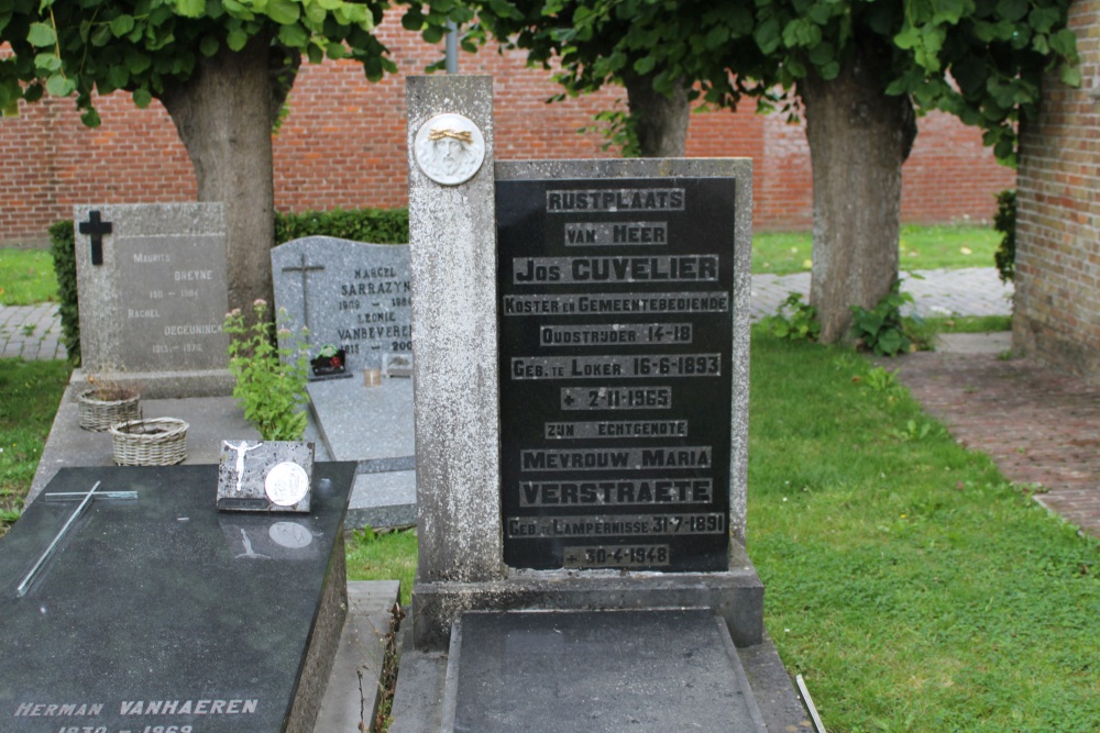 Belgian Graves Veterans Avekapelle #2