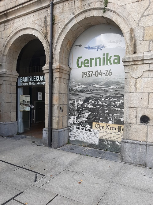 Museum / Voormalig Schuilkelder Guernica #2