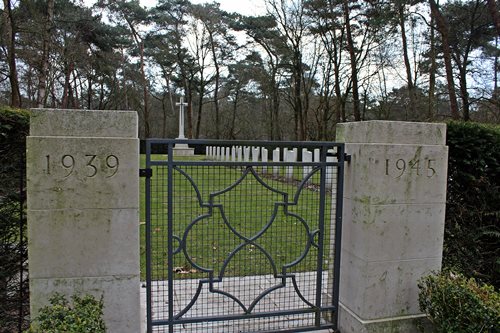 Commonwealth War Graves Sterksel (Providentia) #2