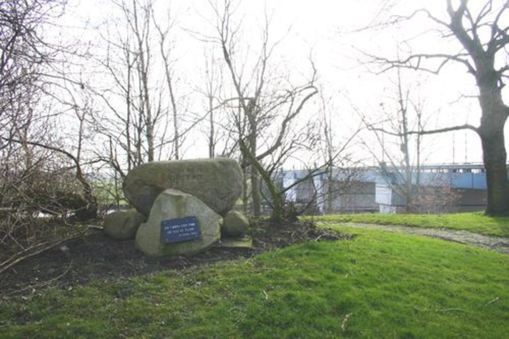 Monument Princess Margriet Canal #2