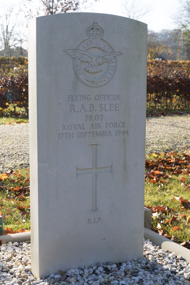 Commonwealth War Graves Protestant Cemetery Zeddam #2