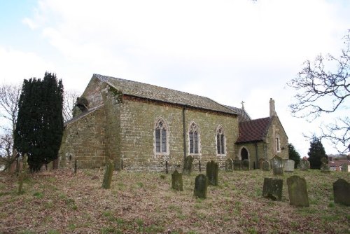 Oorlogsgraven van het Gemenebest St. Peter and St. Paul Churchyard