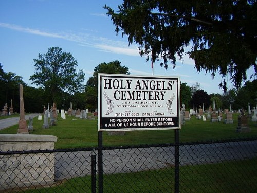 Oorlogsgraven van het Gemenebest Holy Angels Roman Catholic Cemetery