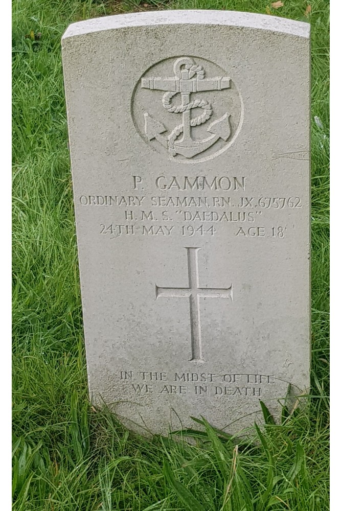 Commonwealth War Graves St. Mary Magdalene Churchyard #5