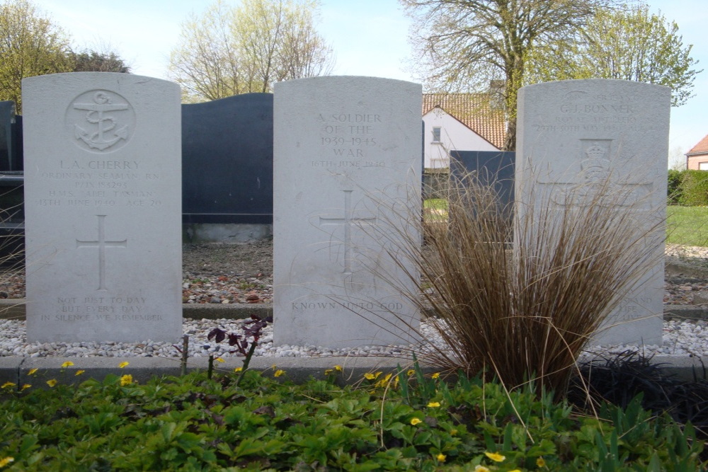 Commonwealth War Graves Nieuwmunster #3