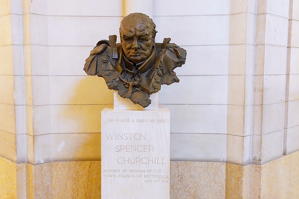 Bustes Winston Churchill & George C. Marshall Stadhuis Rotterdam