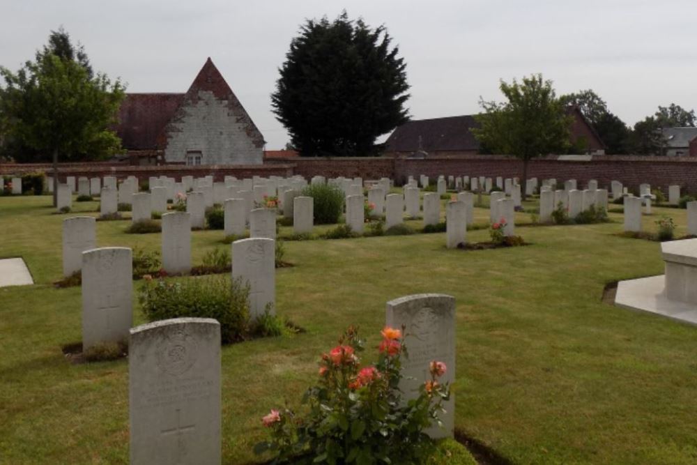 Oorlogsgraven van het Gemenebest Berles-au-Bois