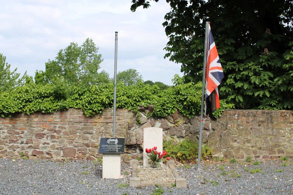 Commonwealth War Grave Montignies-sur-Roc #1