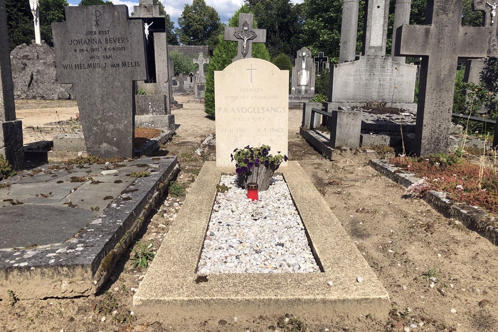 Dutch War Grave Bakel #1