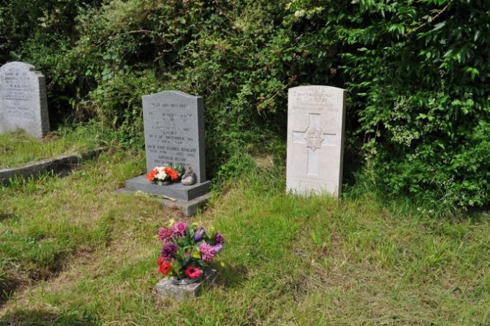 Commonwealth War Grave St. Teath Methodist Chapelyard #1