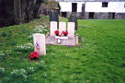 Oorlogsgraven van het Gemenebest St. Winwaloe Churchyard #1