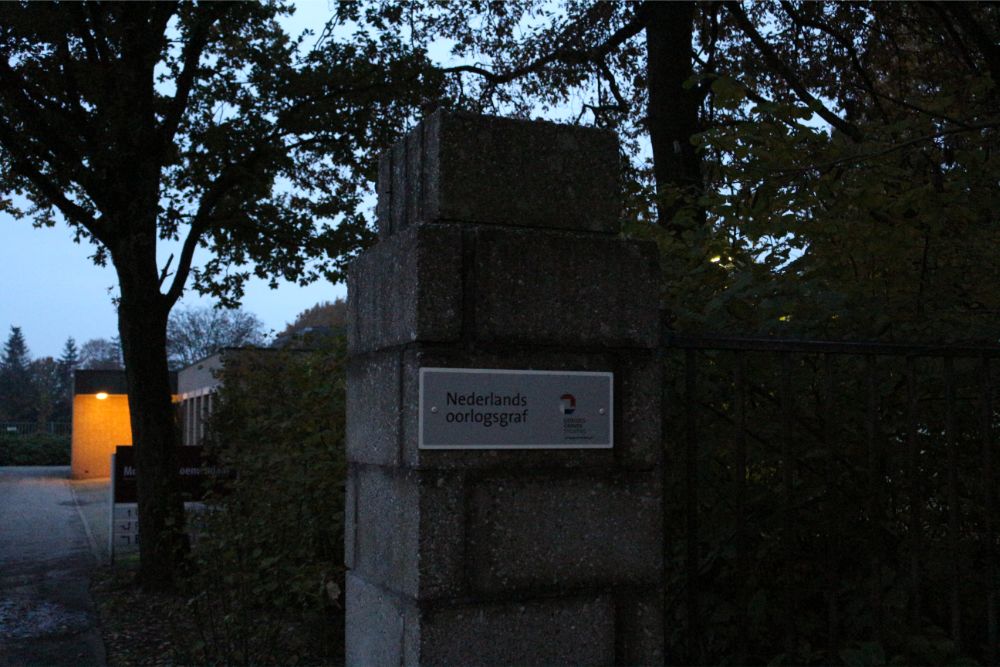 Nederlandse Oorlogsgraven Algemene Begraafplaats Bloemendaal Waalwijk #5