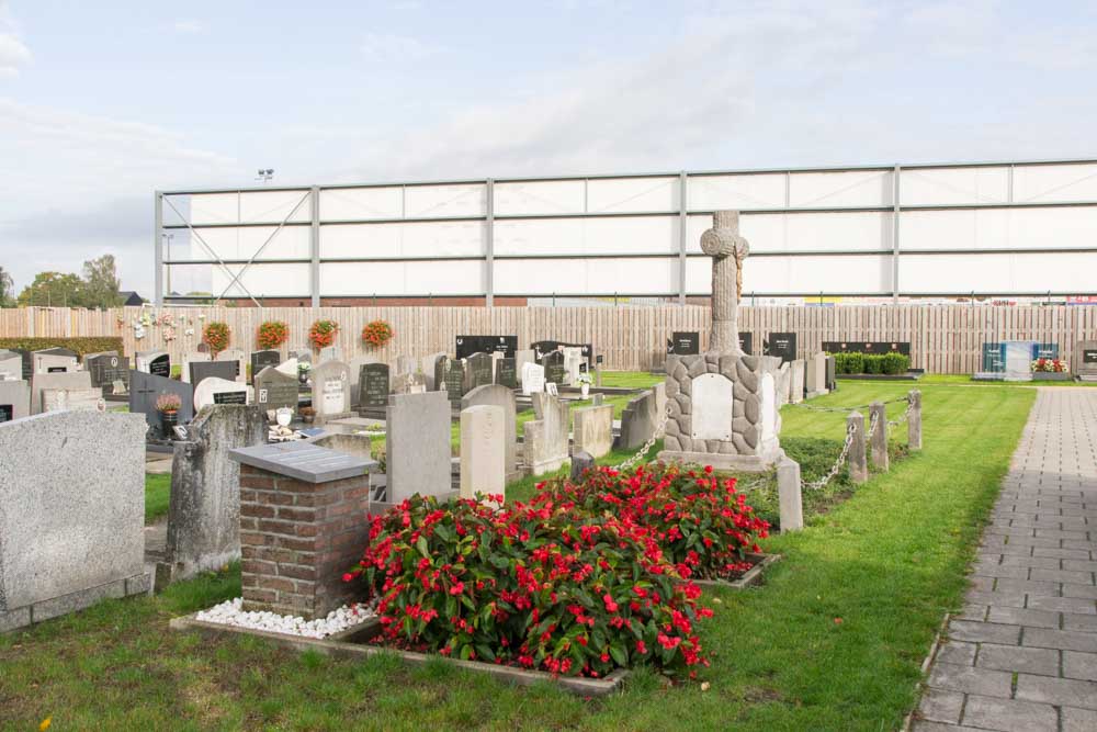 Calvary Mound and War Memorials Merksplas #2