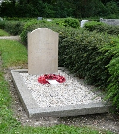 Nederlandse Oorlogsgraven Gemeentelijke Begraafplaats Spijkenisse #3