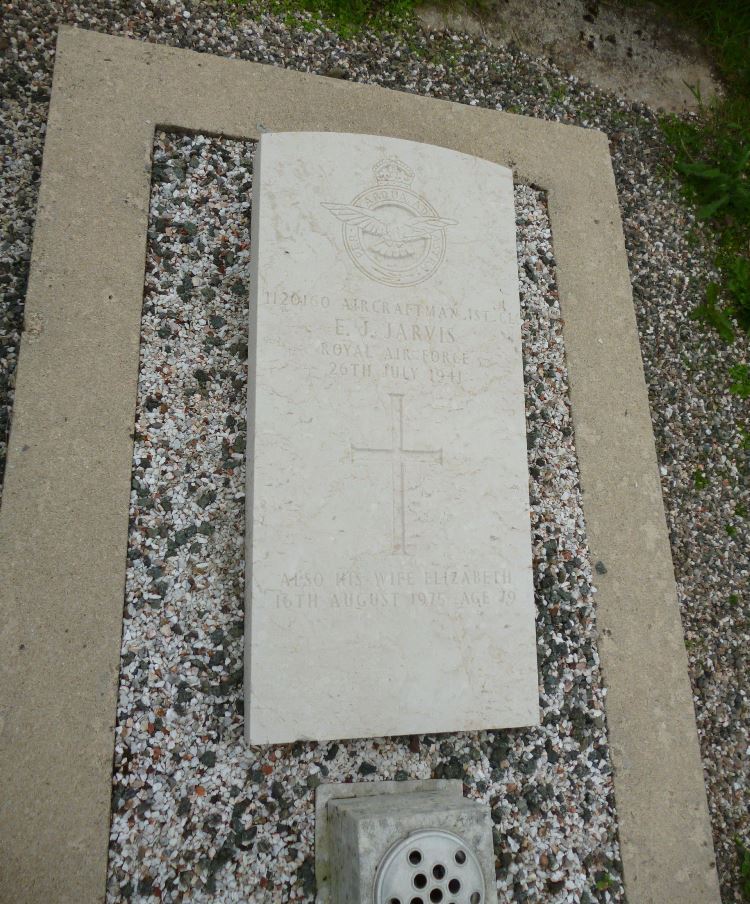 Commonwealth War Grave Pen-Y-Graig Congregational Chapelyard Extension #1