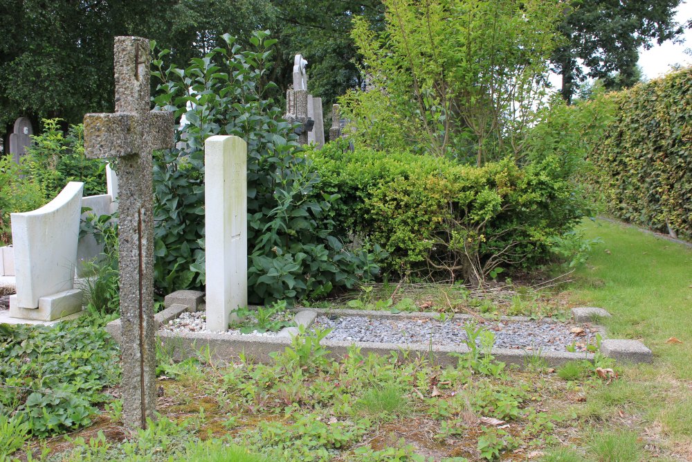 Commonwealth War Cemetery Moorsele Military #5