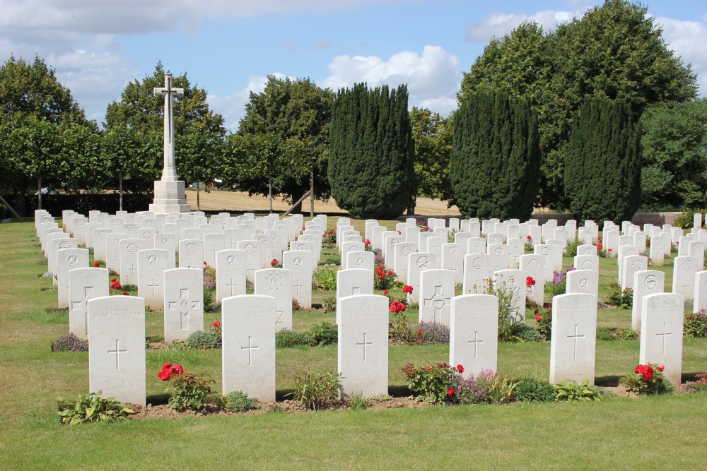 Commonwealth War Cemetery Mteren #3