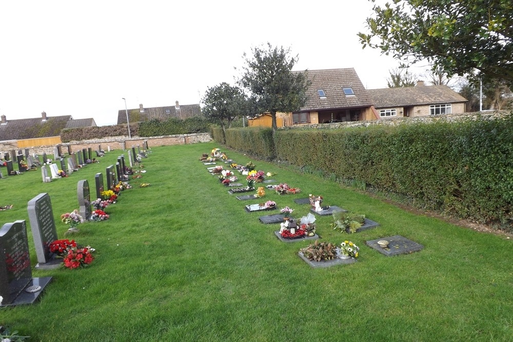 Commonwealth War Graves Isleham Cemetery #1