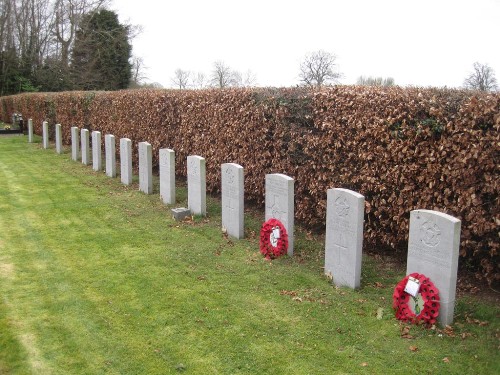 Oorlogsgraven van het Gemenebest Eglantine Church of Ireland Churchyard