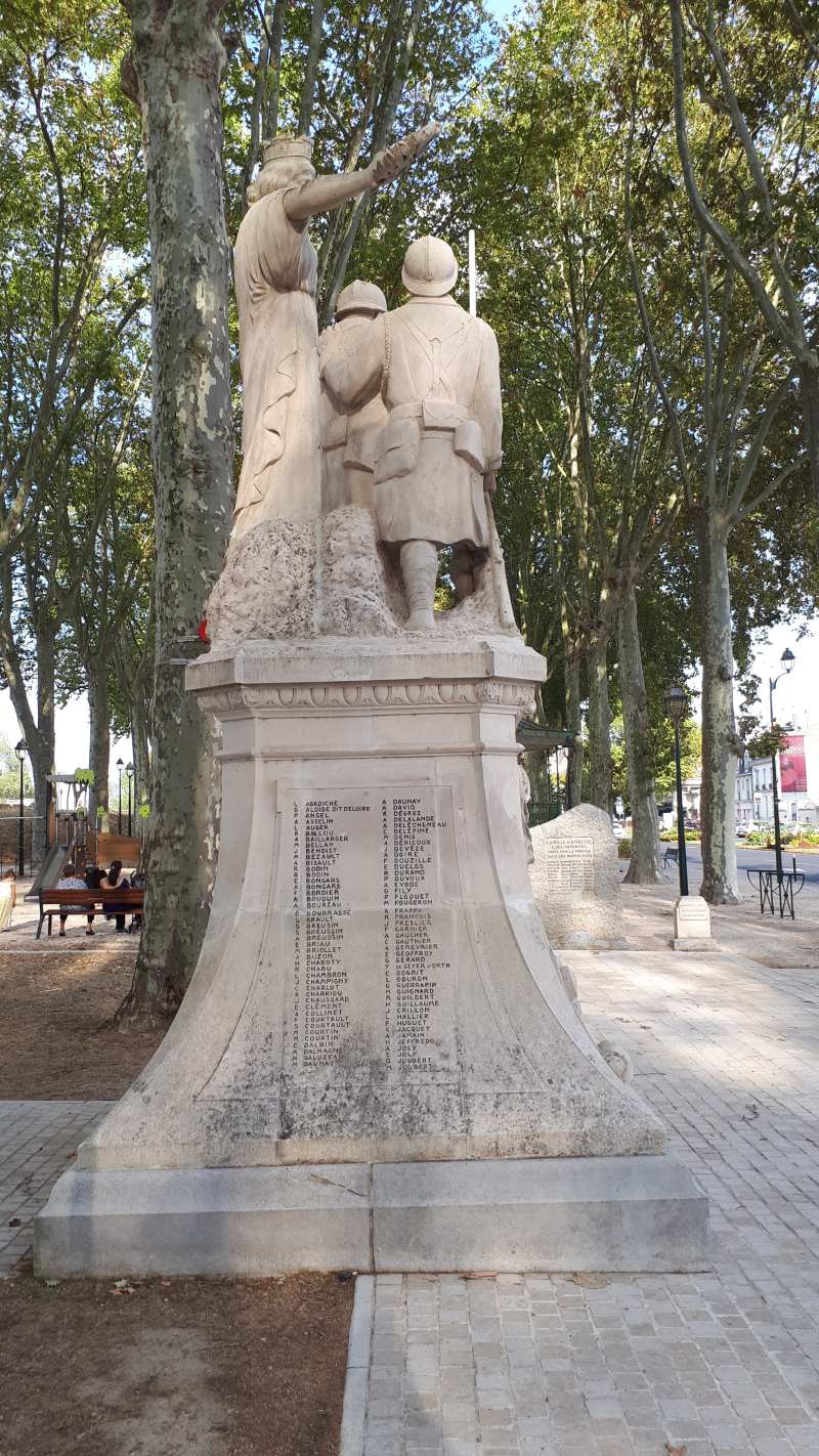 Oorlogsmonument Amboise #4