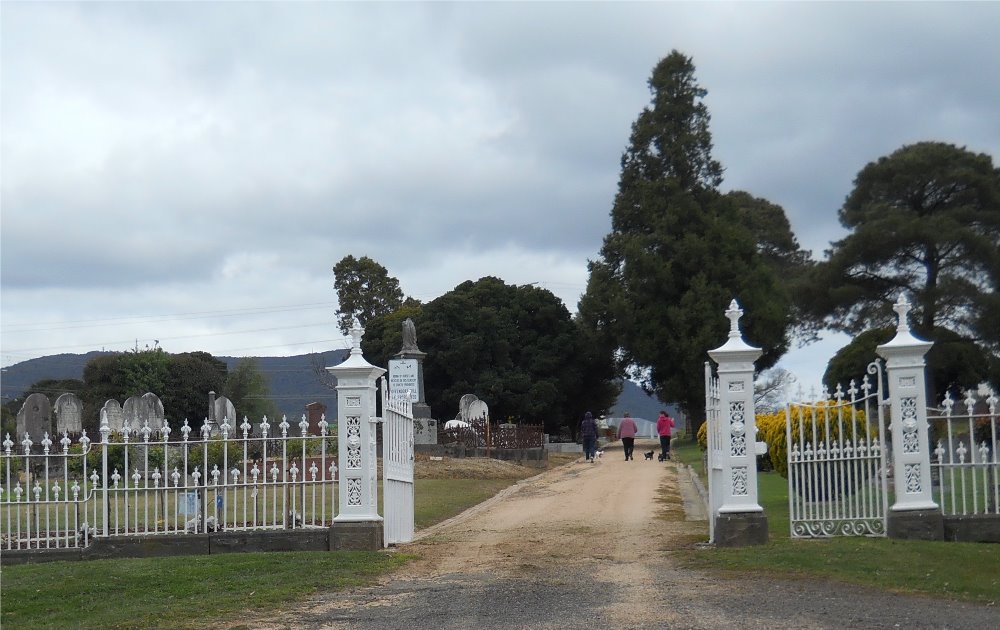 Commonwealth War Graves Woodend Cemetery