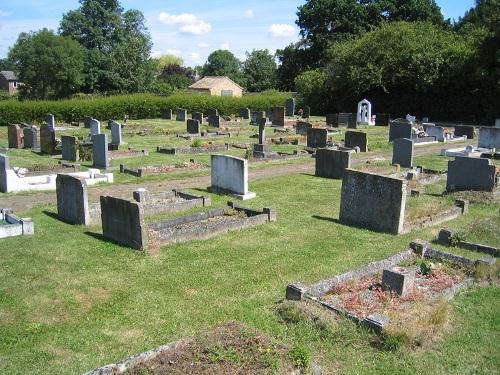 Commonwealth War Graves St Mary Churchyard