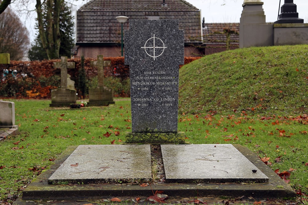 Graf Burgerslachtoffer Rooms Katholieke Begraafplaats Bergeijk #1