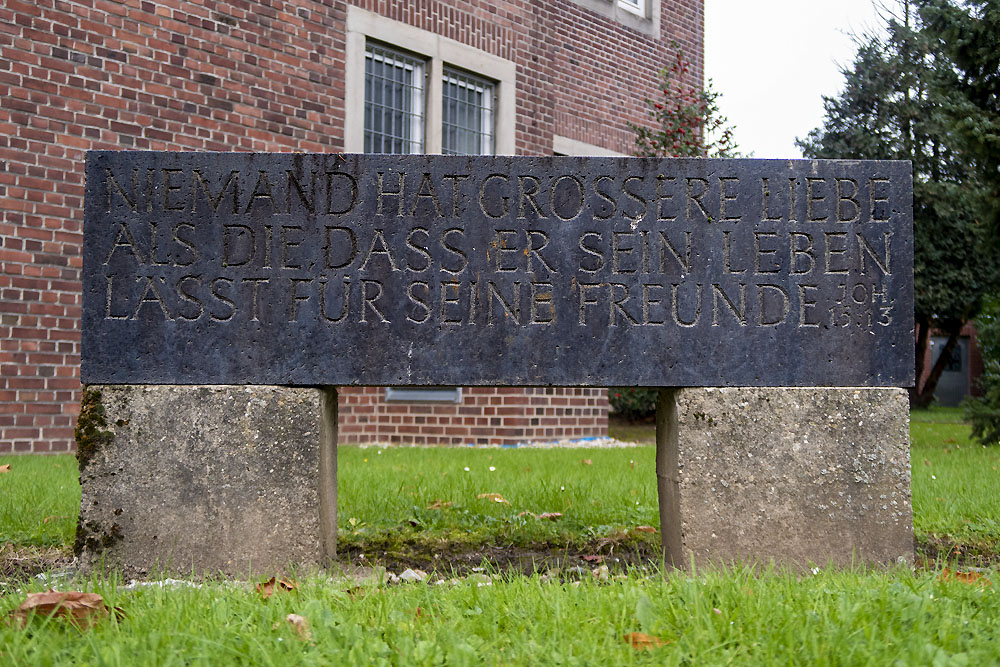 War Memorial Hetzerath #2