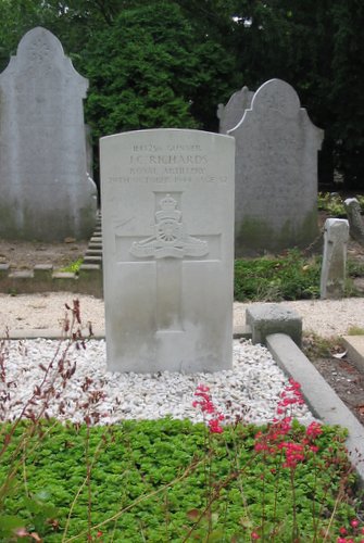 Commonwealth War Graves Kruiningen #2