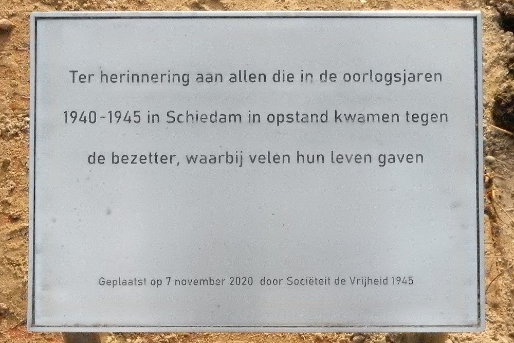 Verzetsmonument Sociëteit De Vrijheid 1945 #4