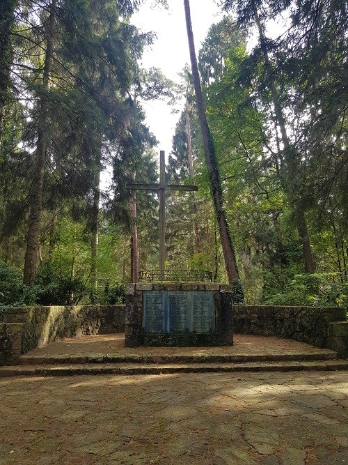 War Memorial Aumühle #2