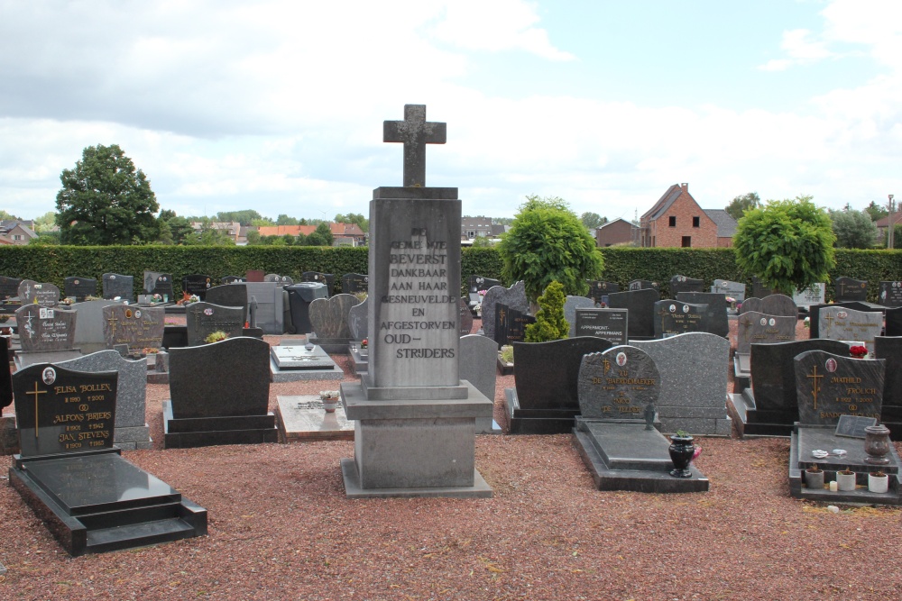 Oorlogsmonument Oude Begraafplaats Beverst #1