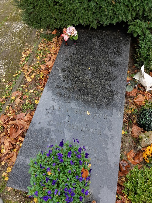 Nederlandse Oorlogsgraven Rooms Katholieke Begraafplaats St. Barbara Amsterdam #3