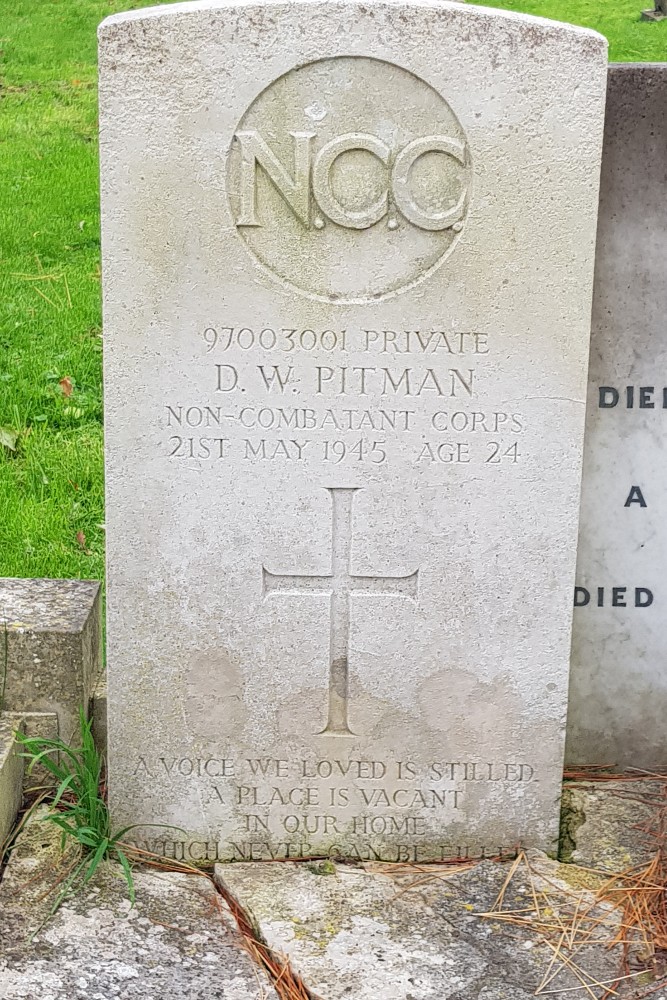 Commonwealth War Grave St Mary Churchyard #2