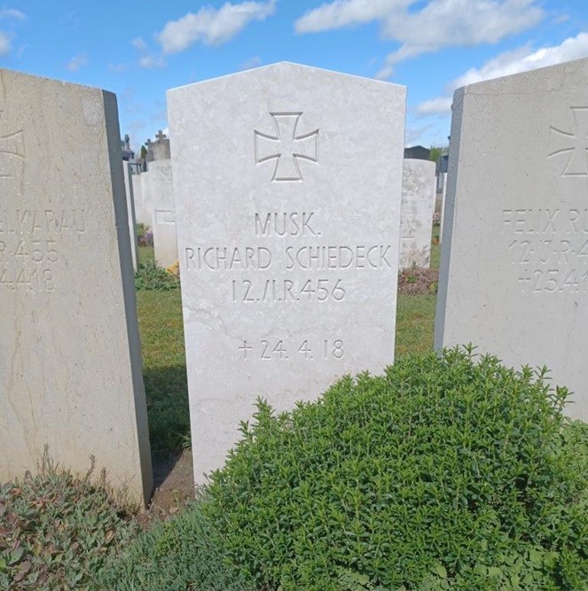 Commonwealth War Graves Aire-sur-la-Lys #3