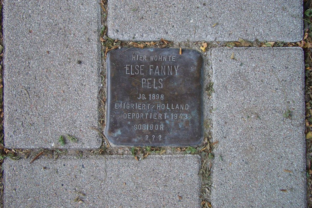 Stumbling Stone Willistraße 1