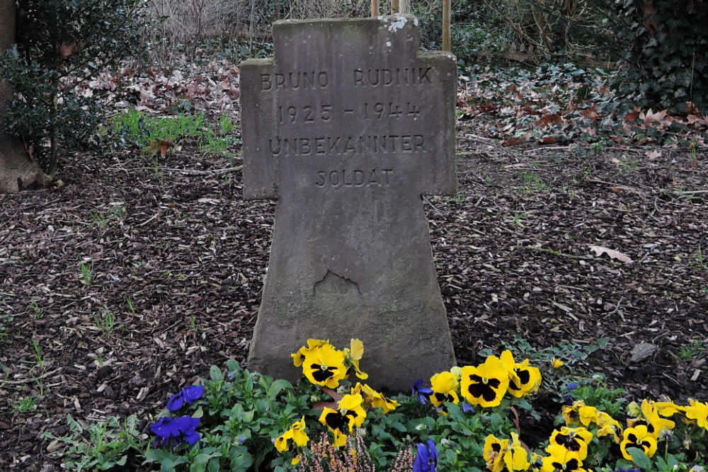 Oorlogsgraven En Monument Lindern #4