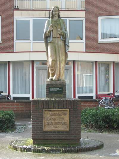 Monument Ons Lieve Vrouwke Beesel #1