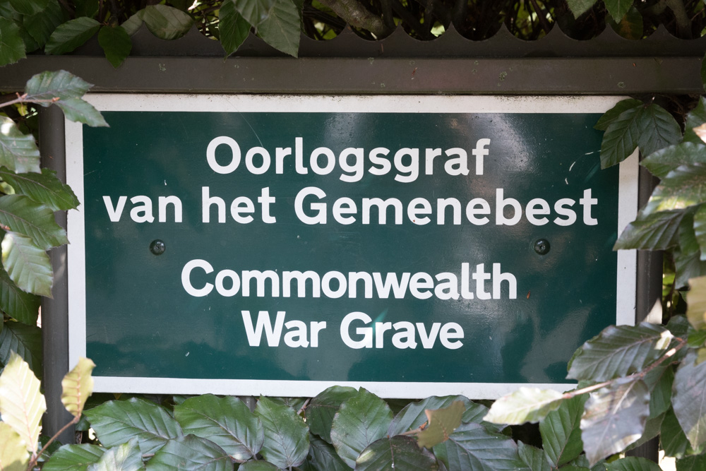 Commonwealth War Grave General Cemetery Losser #3