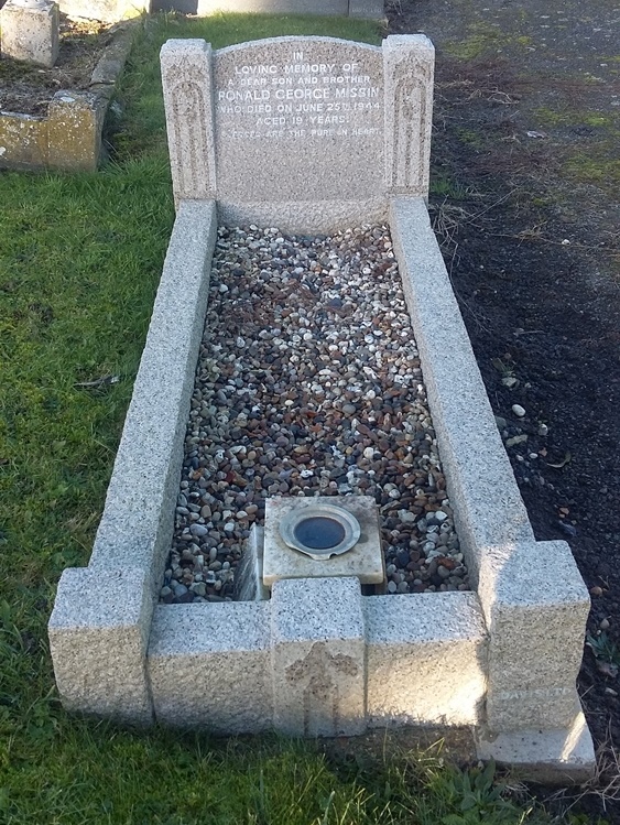 Commonwealth War Grave St. Leonard Church Cemetery #1