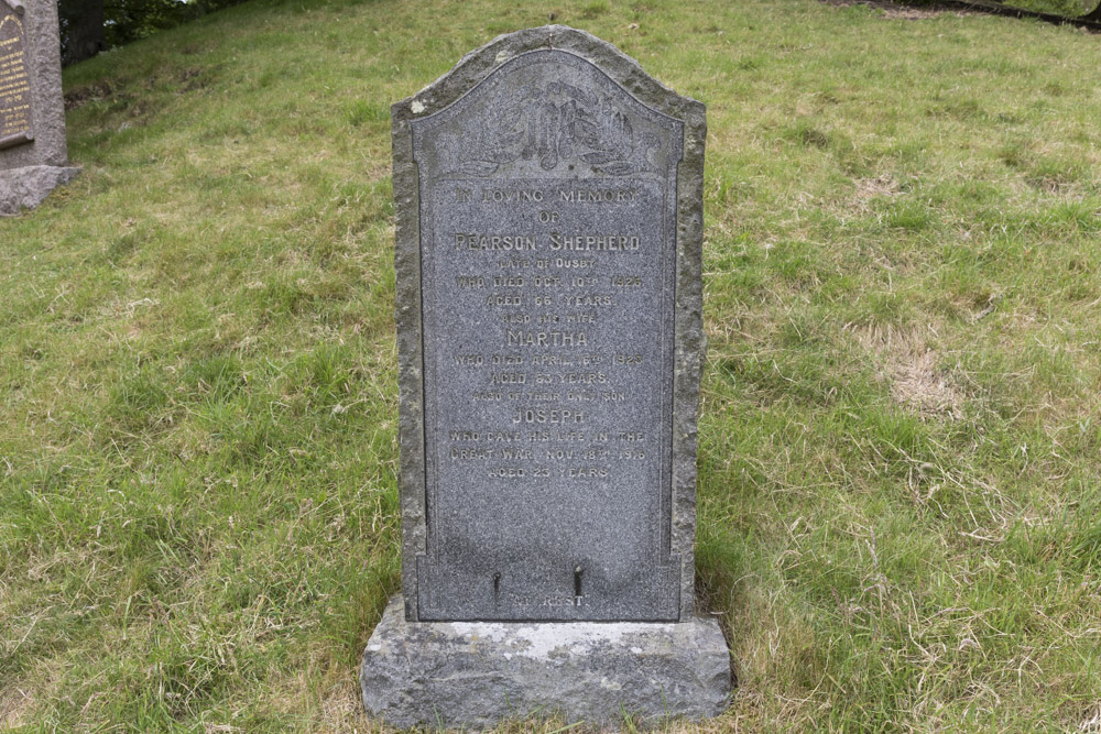 Commonwealth War Grave St Andrew Churchyard #3