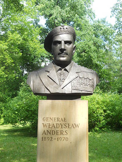 Busts Jordana Park Cracow