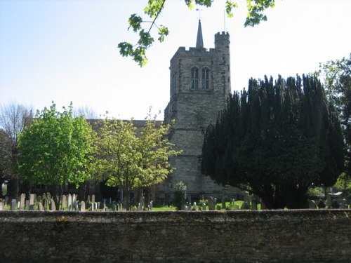 Oorlogsgraven van het Gemenebest St. Mary and St. Helena Churchyard