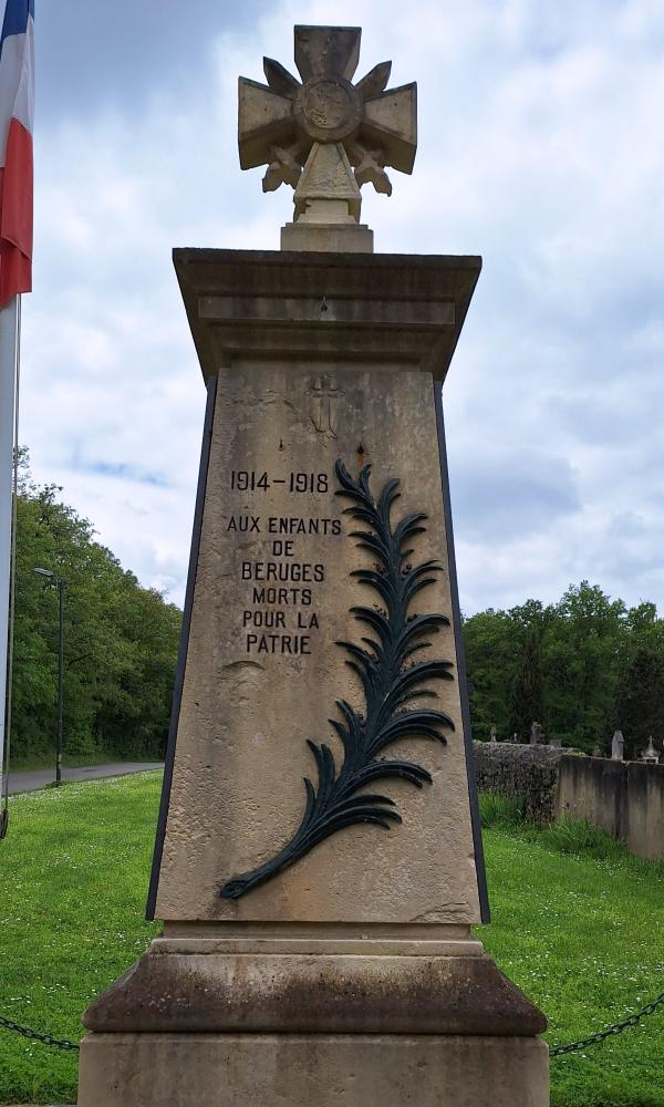 War Memorial Béruges #2