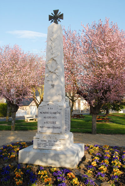 War Memorial Auverse