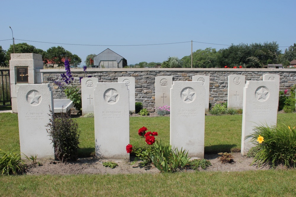 Commonwealth War Cemetery Adinkerke #4