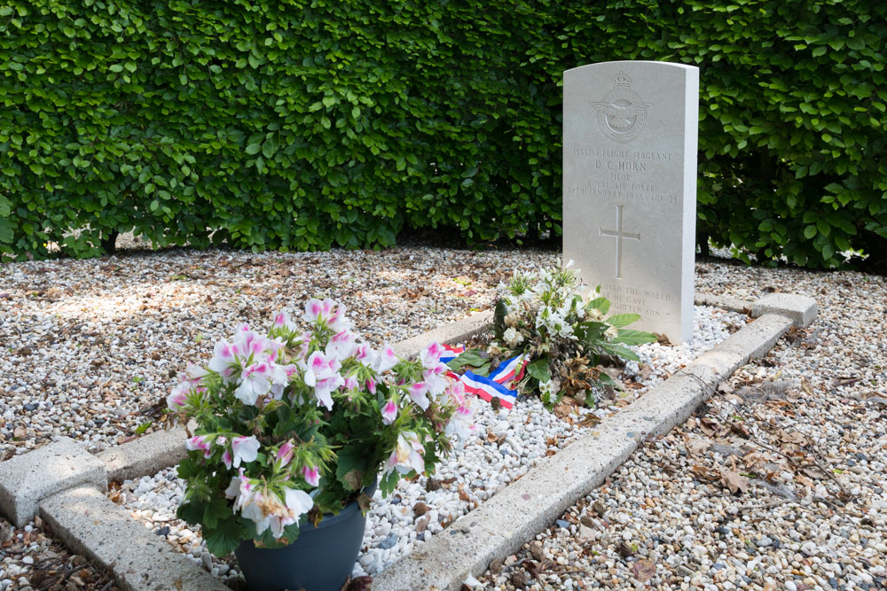 Commonwealth War Grave Dutch Reformed Cemetery Bergharen #3