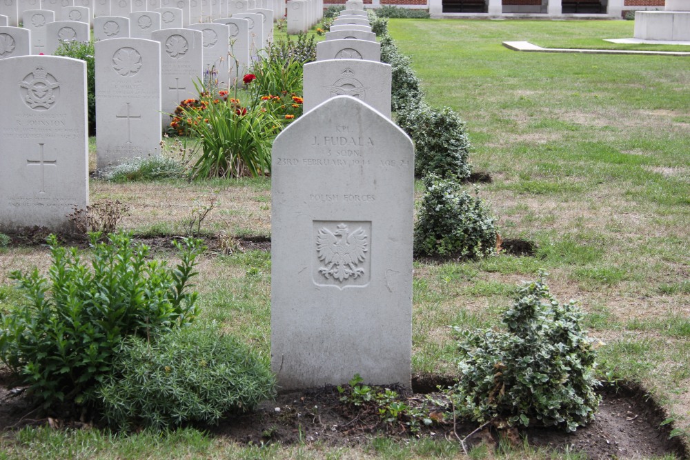 Poolse Oorlogsgraven Canadese Oorlogsbegraafplaats Adegem #5