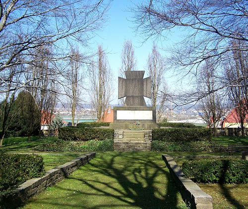 Duitse Oorlogsgraven Innerer Briesnitzer Friedhof #1