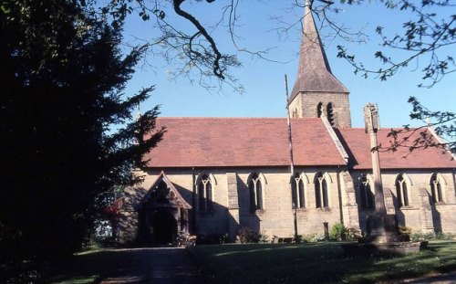 Oorlogsgraf van het Gemenebest All Saints Churchyard